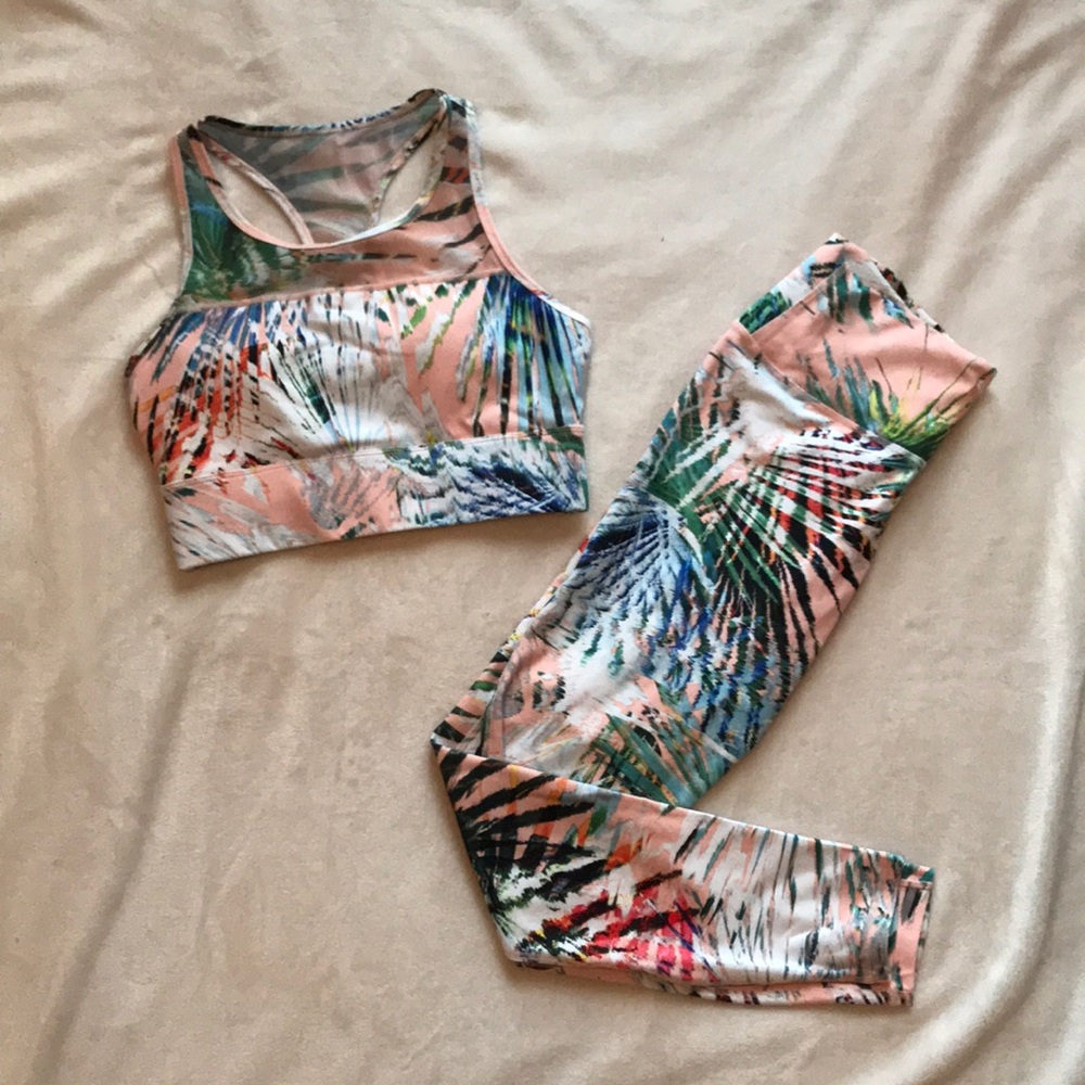 Fabletics active wear sports bra and leggings